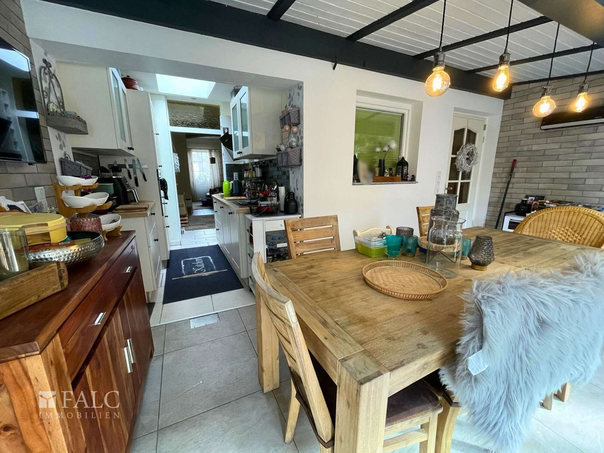 Wintergarten mit Blick zur Küche